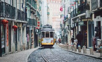 Κορωνοϊός: Η Πορτογαλία ξεκίνησε τη χαλάρωση της καραντίνας – Τι  «ανοίγει»