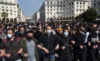 Χιλιάδες διαδηλωτές στους δρόμους της Θεσσαλονίκης