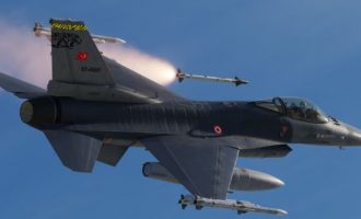 Η τουρκική πολεμική αεροπορία βομβάρδισε τους Κούρδους (SDF) συμμάχους των ΗΠΑ στη βόρεια Συρία