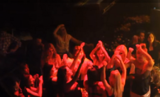 Αθήνα: «Έφοδος» σε νυχτερινό κέντρο με ζωντανή μουσική και θαμώνες