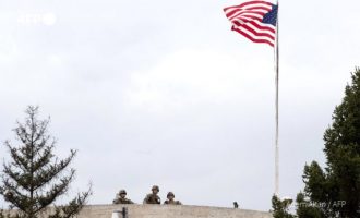 Αμερικανοί στρατιώτες με πλήρη εξάρτυση φυλάνε την Αμερικανική Πρεσβεία στην Άγκυρα