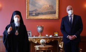 Ο Δένδιας συναντήθηκε με τον Πατριάρχη στην Κωνσταντινούπολη