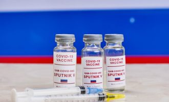 H Ρωσία δίνει 110 εκατ. εμβόλια Sputnik V στη UNICEF