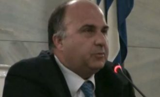 Παραίτηση βόμβα! Τι καταγγέλλει ο καθ. Βλαχογιαννόπουλος για επιτροπή του ΕΟΦ για το εμβόλιο της AstraZeneca