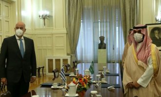 Ο Δένδιας συναντήθηκε με τον υπουργό Πολιτισμού της Σαουδικής Αραβίας
