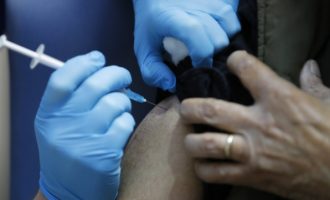 Δεκάδες «μαϊμού» εμβολιασμένοι στην Καρδίτσα – Παρέμβαση Πλεύρη