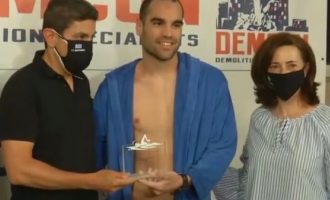 Ρεκόρ Γκίνες για τον Σπύρο Χρυσικόπουλο – Κολύμπησε σχεδόν 360 χλμ σε πισίνα