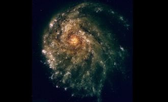 Το Hubble εντόπισε «ξεχαρβαλωμένο» γαλαξία που παράγει συνεχώς νέα άστρα