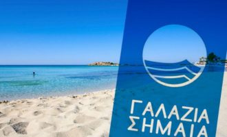 Γαλάζιες Σημαίες 2021: Αυτές είναι οι 545 ελληνικές παραλίες που βραβεύτηκαν