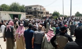 Διαδήλωσαν έποικοι των Τούρκων στη βόρεια Συρία επειδή πεινάνε