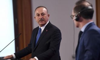 Τσαβούσογλου: Φταίνε οι Ευρωπαίοι για τον παραγκωνισμό της Ούρσουλα από τον Ερντογάν