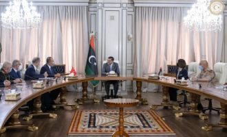 Τσαβούσογλου και Ακάρ στη Λιβύη – Λίβυα ΥΠΕΞ: Η Τουρκία να συνεργαστεί για να φύγουν οι ξένες δυνάμεις από τη Λιβύη