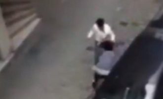 Σοκ στην Κωνσταντινούπολη: Σύζυγος ξυλοκόπησε την έγκυο γυναίκα του στη μέση του δρόμου (βίντεο)