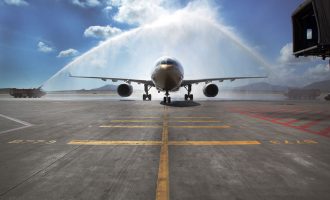 Παρατείνονται οι αεροπορικές οδηγίες: Ποιες είναι οι προϋποθέσεις εισόδου, τι ισχύει για τα νησιά