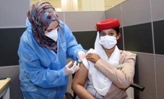 Το Άμπου Ντάμπι προσφέρει δωρεάν εμβόλια στους τουρίστες
