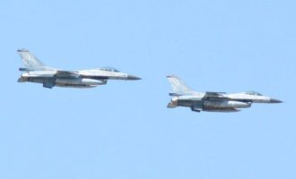 Επειδή η Βόρεια Μακεδονία δεν έχει αεροπλάνα εόρτασε την πολεμική της αεροπορία με ελληνικά F-16