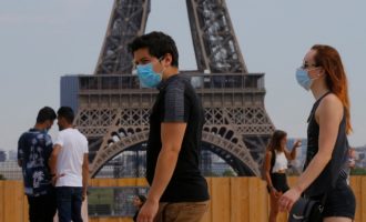 Τέλος στην υποχρεωτική χρήση μάσκας σε εξωτερικούς χώρους στη Γαλλία