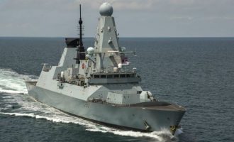 Η Ρωσία απείλησε τη Βρετανία με πόλεμο μετά την «πρόκληση» του «HMS Defender»