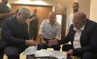 Το κόμμα του ισλαμιστή Μανσούρ Αμπάς στηρίζει τη νέα κυβέρνηση στο Ισραήλ