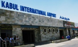 Πυροβολισμοί στο αεροδρόμιο της Καμπούλ όπου έχουν ταμπουρωθεί οι Αμερικανοί
