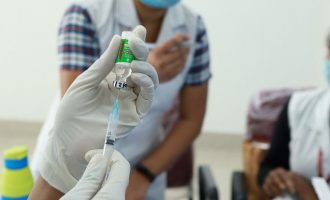 Απάτη με ψεύτικα εμβόλια στην Ινδία – Ενέσεις με αλατόνερο έναντι αμοιβής