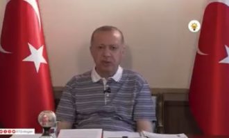 Ο Ερντογάν καταρρέει – «Ρετάρει» σε βίντεο «διάγγελμα» με μπλουζάκι (βίντεο)