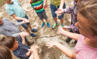 Ο κορωνοϊός σαρώνει στις παιδικές κατασκηνώσεις – Έξι κρούσματα σε κατασκήνωση στην Κορινθία