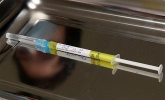 Για πρώτη φορά στην Ευρώπη η «σύριγγα χωρίς βελόνα» για εμβόλιο κατά της Covid-19