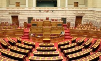 Την Παρασκευή μάχη στη Βουλή για τις παρακολουθήσεις της ΕΥΠ υπό τον Μητσοτάκη