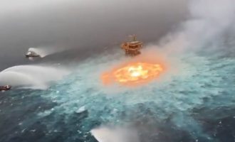 Πυρκαγιά στην επιφάνεια του ωκεανού στο Μεξικό – Κατασβέστηκε (βίντεο)