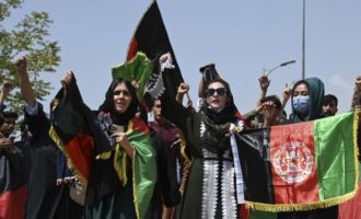 Λαϊκή εναντίωση στους Ταλιμπάν – Αιματηρές διαδηλώσεις σε πόλεις του Αφγανιστάν