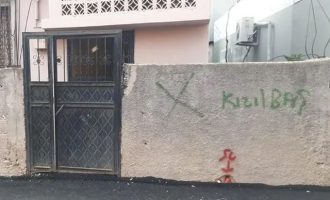 Τούρκοι εθνοϊσλαμιστές «σημείωσαν» με σπρέι σπίτι Αλεβιτών στα Άδανα