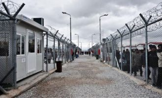 Φωτιά στην Αττική: Εκκενώνεται το κέντρο κράτησης στην Αμυγδαλέζα