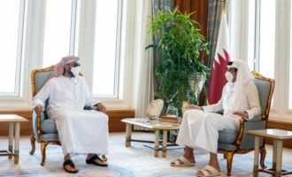 Ο Εμιρατιανός σύμβουλος Εθνικής Ασφαλείας συναντήθηκε με τον εμίρη του Κατάρ