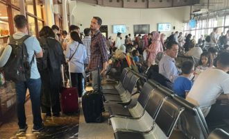 Χάος στο διεθνές αεροδρόμιο της Καμπούλ: Χιλιάδες προσπαθούν να φύγουν – Οι γυναίκες ξανά στον μεσαίωνα