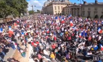 Δεκάδες χιλιάδες διαδήλωσαν στο Παρίσι και σε 200 γαλλικές πόλεις κατά των περιοριστικών μέτρων