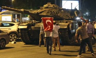 Το τανκ που πάτησε πολίτες στο τουρκικό πραξικόπημα το οδηγούσαν μισθοφόροι του Ερντογάν