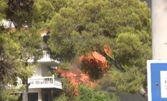 Τρόμος και χάος! Καίγονται πολυκατοικίες στη Βαρυμπόμπη – Εκκενώνονται και οι Θρακομακεδόνες