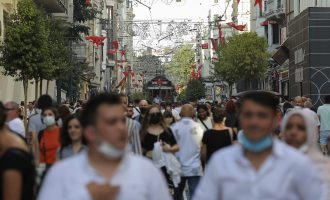 Κωνσταντινούπολη: Διαδήλωση κατά του εμβολιασμού και των μέτρων για την πανδημία