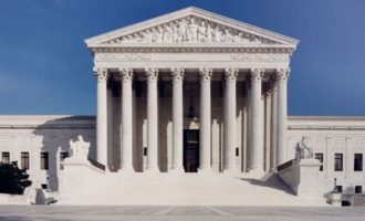 Το Ανώτατο Δικαστήριο των ΗΠΑ επέτρεψε τον νόμο του Τέξας για τις αμβλώσεις