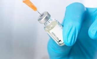 Politico: Εμβόλια κατά του κορωνοϊού αξίας 4 δισ. ευρώ στην Ευρώπη πετάχτηκαν στα σκουπίδια