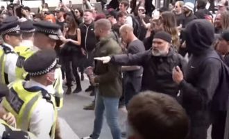 Αντιεμβολιαστές χτυπήθηκαν με αστυνομικούς στο Λονδίνο και τραυμάτισαν τέσσερις (βίντεο)