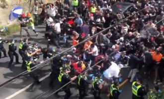 Βίαιες συγκρούσεις στη Μελβούρνη σε διαδήλωση κατά των περιοριστικών μέτρων (βίντεο)