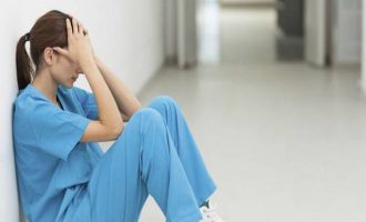 Νοσηλεύτρια στην Καρδίτσα δήλωσε ψευδώς ότι είχε εμβολιαστεί