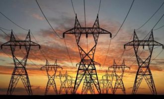 Στην Ελλάδα το πιο ακριβό ηλεκτρικό ρεύμα στην Ευρώπη επειδή ο Μητσοτάκης κάνει «πράσινη ανάπτυξη»