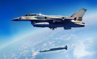 Εξοπλισμοί-φόβητρο στην Πολεμική Αεροπορία: Ισραηλινοί πύραυλοι και «έξυπνες» βόμβες