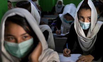 Οι Ταλιμπάν υπόσχονται ότι τα κορίτσια θα επιστρέψουν σε δευτεροβάθμια εκπαίδευση και πανεπιστήμια