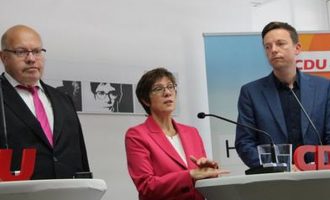 Γερμανία: Βαθαίνει η κρίση στο CDU – Παραιτούνται Αλτμάιερ-Καρενμπάουερ από βουλευτές