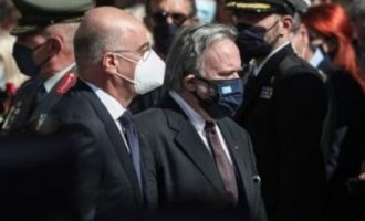 Λιποθύμησε ο Γιώργος Κατρούγκαλος στην κηδεία της Φώφης