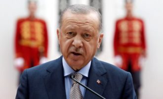 Προκαλεί ξανά ο Ερντογάν: Διορθώστε τα λάθη σας γιατί δεν… συνομιλούμε πλέον μαζί σας